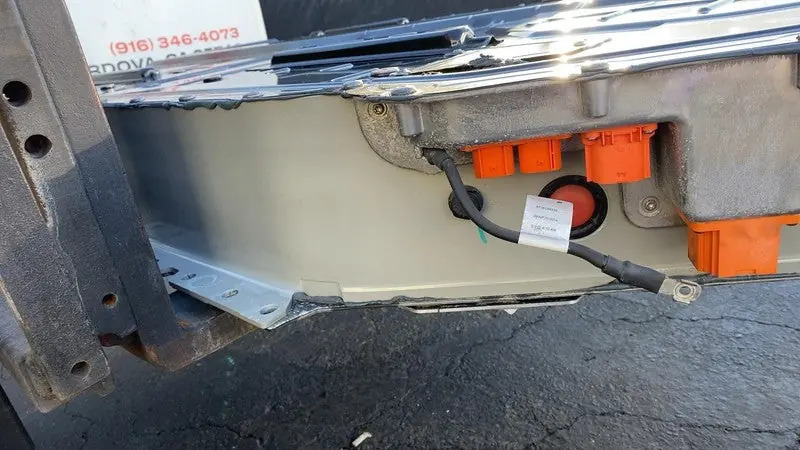 Rivian R1T Large pack on the Munro-based teardown, 141.1 kWh total (135 kWh usable) battery pack