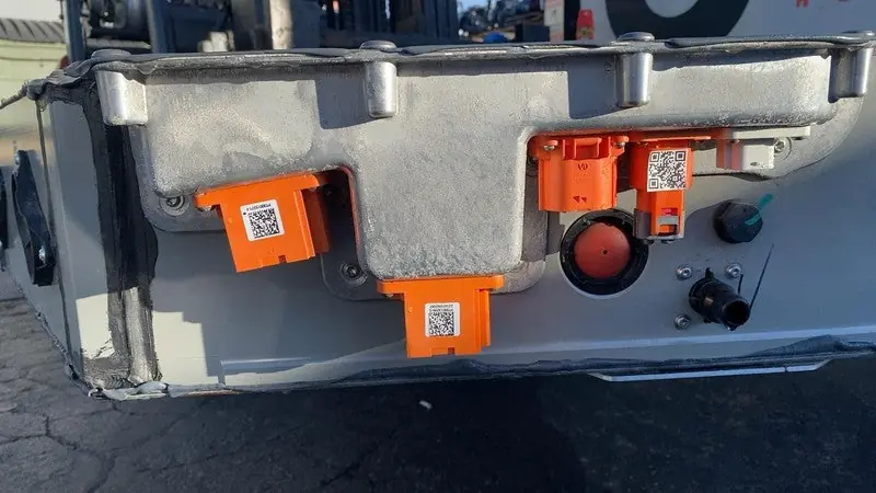 Rivian R1T Large pack on the Munro-based teardown, 141.1 kWh total (135 kWh usable) battery pack