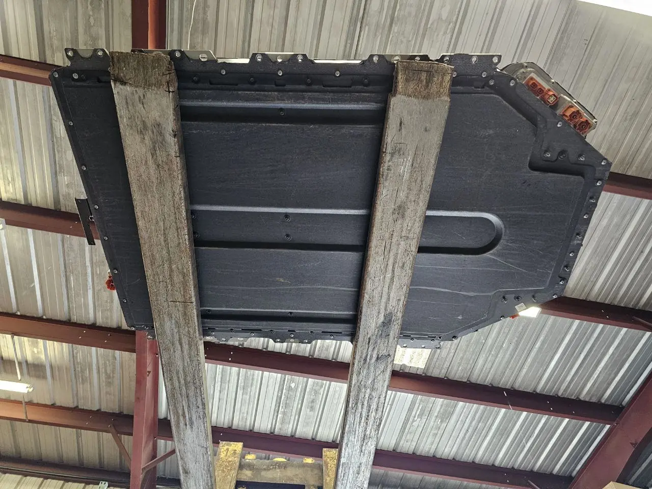 Rivian R1T Large pack on the Munro-based teardown, 141.1 kWh total (135 kWh usable) battery pack