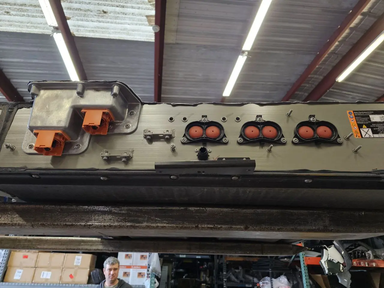 Rivian R1T Large pack on the Munro-based teardown, 141.1 kWh total (135 kWh usable) battery pack