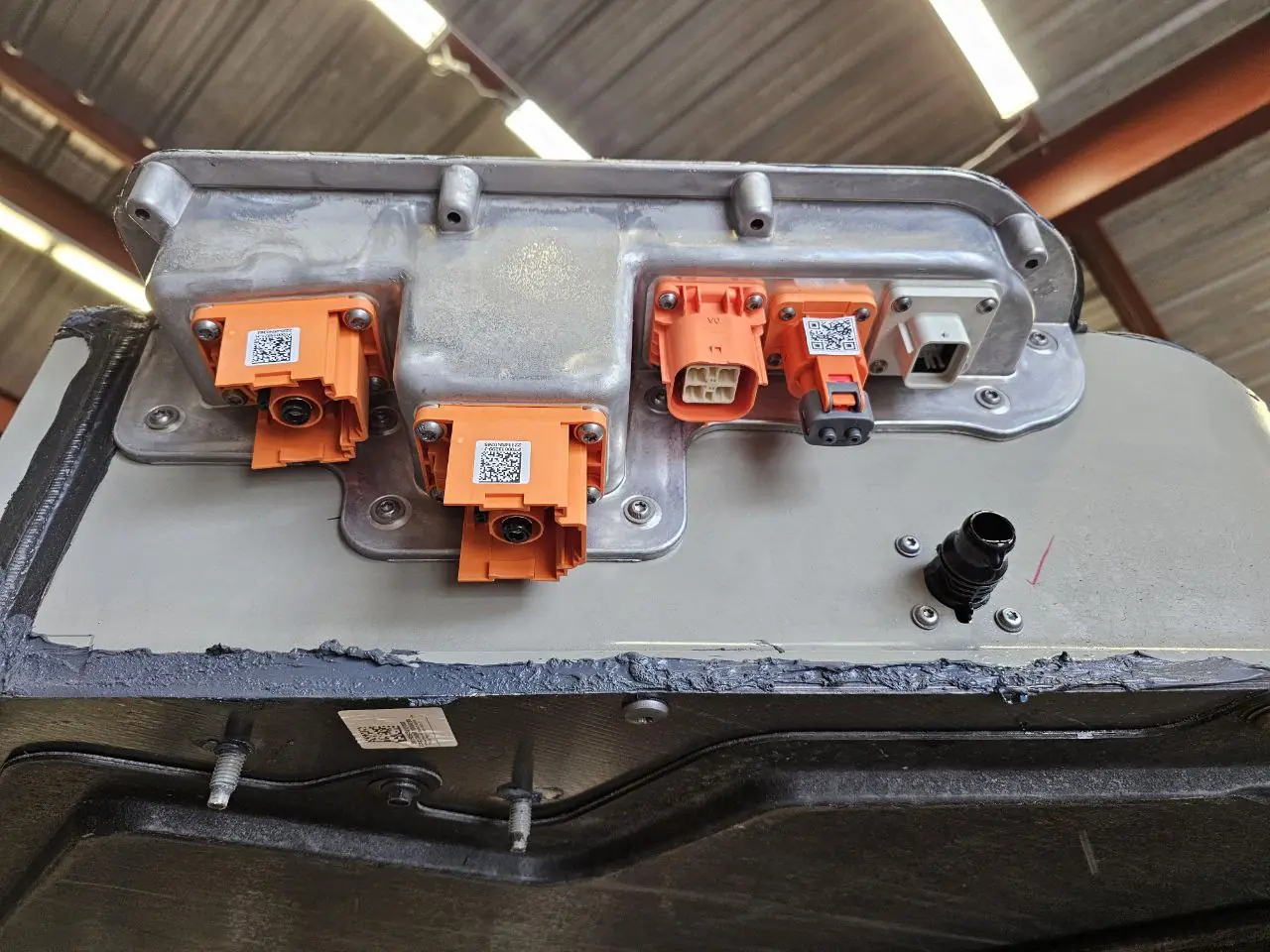Rivian R1T Large pack on the Munro-based teardown, 141.1 kWh total (135 kWh usable) battery pack