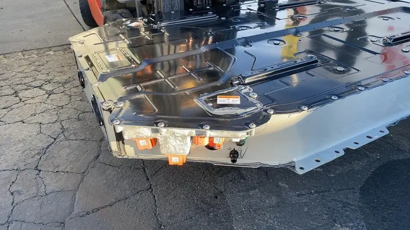 Rivian R1T Large pack on the Munro-based teardown, 141.1 kWh total (135 kWh usable) battery pack