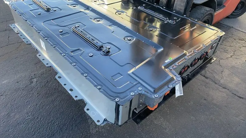 Rivian R1T Large pack on the Munro-based teardown, 141.1 kWh total (135 kWh usable) battery pack