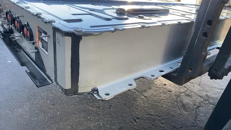Rivian R1T Large pack on the Munro-based teardown, 141.1 kWh total (135 kWh usable) battery pack