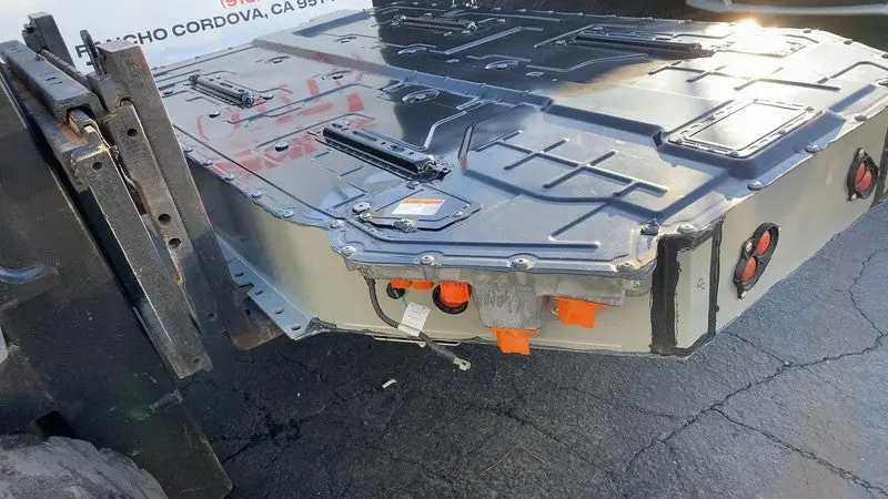 Rivian R1T Large pack on the Munro-based teardown, 141.1 kWh total (135 kWh usable) battery pack